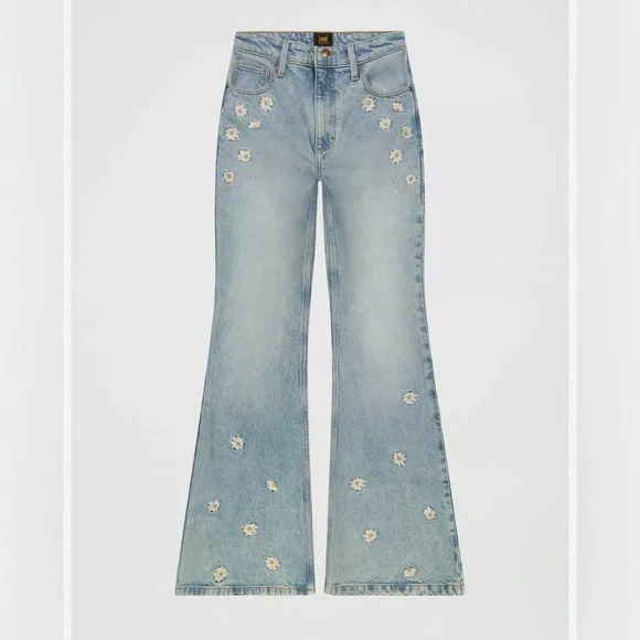Lee women’s Floral Embroidered Blue Jeans. Size 34 - Picture 1 of 16